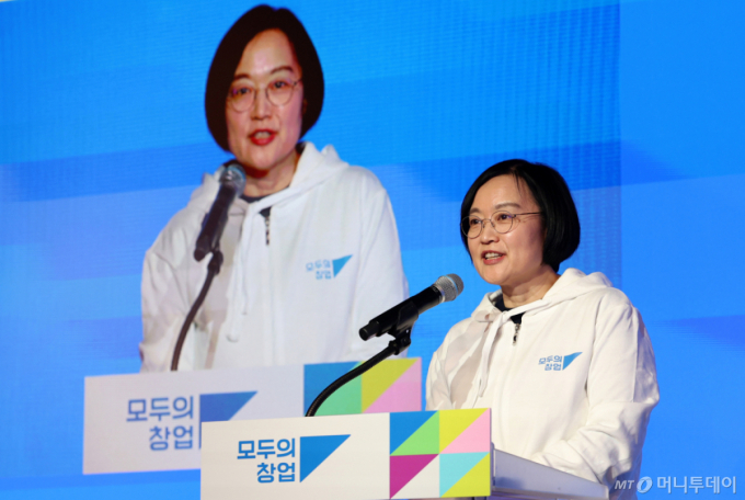 [서울=뉴시스] 이영환 기자 = 한성숙 중소벤처기업부 장관이 25일 오후 서울 서초구 드림플러스 강남에서 열린 모두의 창업 발대식에 참석해 인사말을 하고 있다. 2026.03.25. 20hwan@newsis.com /사진=이영환