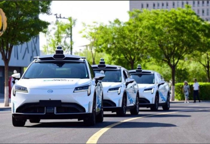 [서울=뉴시스] 중국 광둥성 선전 도로의 자율주행 차량.(출처: 바이두) 2026.04.07.