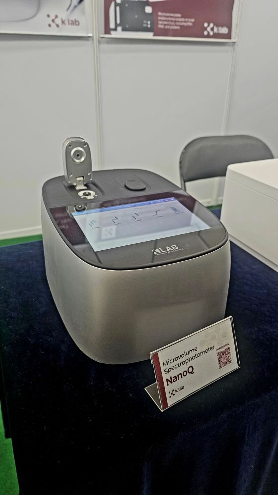 벨로젠의 나노Q, DNA&middot;RNA 등을 한 방울로 즉시 측정하는 초간편 분석 장비다/사진=류준영 기자 