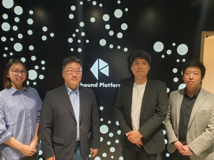 김용운 더서비스플랫폼 대표이사(왼쪽 두번째)와 유원근 인바운드플랫폼 이사(오른쪽 두번째)가 지난 8일 일본 도쿄에서 JV 설립을 위한 투자협약을 체결하고 기념촬영을 하고 있는 모습.  /사진제공=더서비스플랫