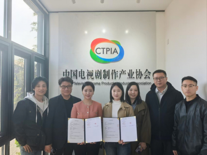 왼쪽 세번째 김미진 르호사 대표/사진제공=르호사