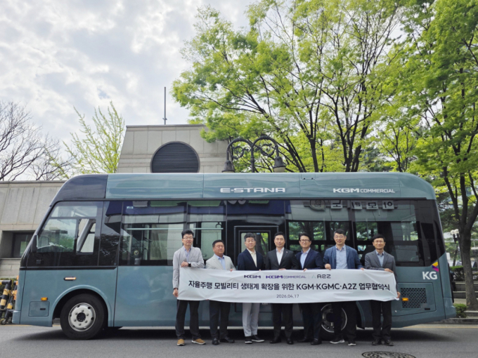 왼쪽부터 ???????? KGM ?????, ????????? KGMC ????, 황기영 KGM ????, ???????? 오토노머스에이투지 ????, ???????? KGMC ?????, ???????? 오토노머스에이투지 ???????, ???????? 오토노머스에이투지 ?????/사진제공=오토노머스에이투지