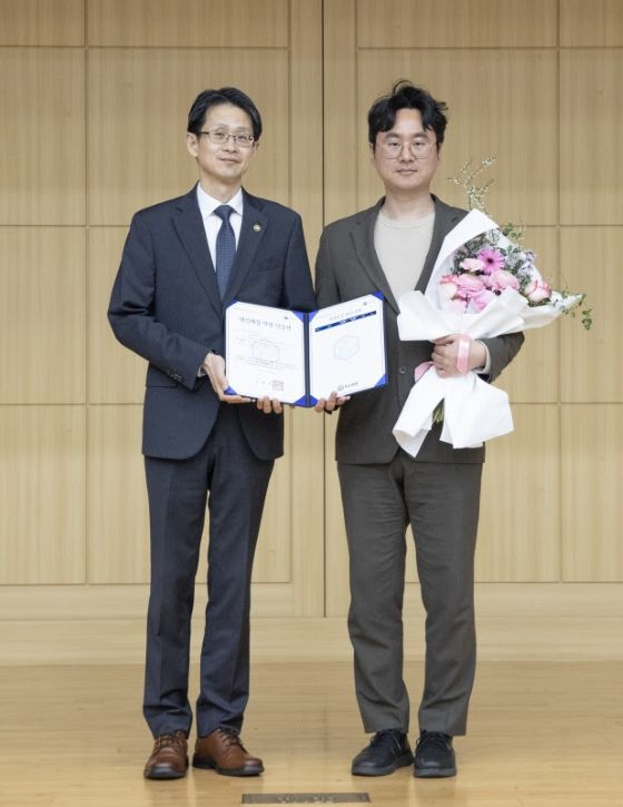 2026년 제 2차 혁신제품 수여식 - 피터페터 박준호 대표(오른쪽)/사진=피터페터