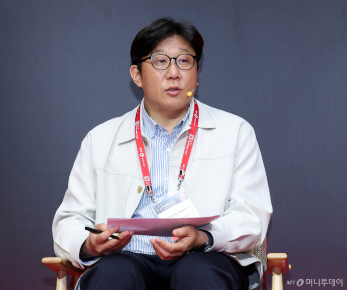 안형준 과학기술정책연구원 연구위원이 24일 영등포구 콘래드 서울에서 머니투데이 주최로 진행된 '2026 키플랫폼' 특별세션4 '제1회 K-우주포럼: 뉴스페이스 시대 기회와 도전-우주산업 성공 방정식, 정부-민간 컬래버' 패널토론에서 발언을 하고 있다. /사진=김창현 기자 chmt@