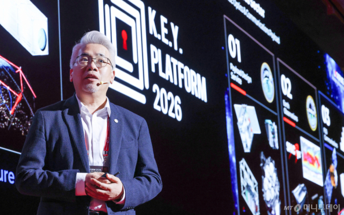 이형권 레오스페이스 대표이사가 24일 영등포구 콘래드 서울에서 머니투데이 주최로 진행된 '2026 키플랫폼' 특별세션4 '제1회 K-우주포럼: 뉴스페이스 시대 기회와 도전'에서 '뉴스페이스, 뉴페이스 IR-'위성 광통신' 레오스페이스'에 대해 설명하고 있다. /사진=김창현 chmt@