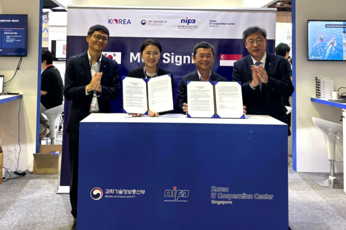 이수지 디플리 대표(왼쪽 두번째)가 싱가포르 기업 에반텍(Evantek)과 MOU를 체결했다 /사진제공=디플리