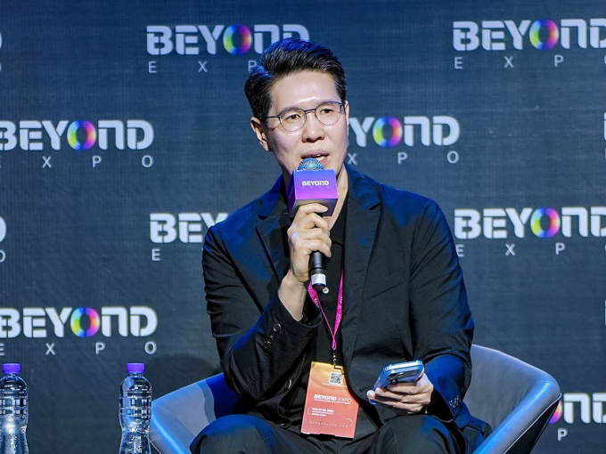 신혜성 와디즈 대표가 지난달 28일 마카오에서 열린 'BEYOND EXPO 2026' 세션에 참석해 아시아 크라우드펀딩 생태계 협력 방안에 대해 발표하고 있다./사진제공=와디즈
