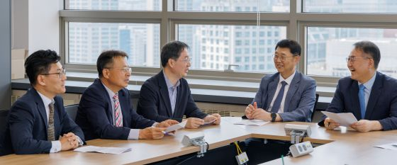 (왼쪽부터)이재훈 성신여대 법학부 교수(변호사), 이병헌 광운대 경영학부 교수(지방시대위원회 5극3특 특별위원회 위원장), 정희권 연구개발특구진흥재단 이사장, 손병호 KISTEP 선임연구위원, 노민선 중소벤처기업연구원 중소기업정책연구실장/사진=이기범 기자 