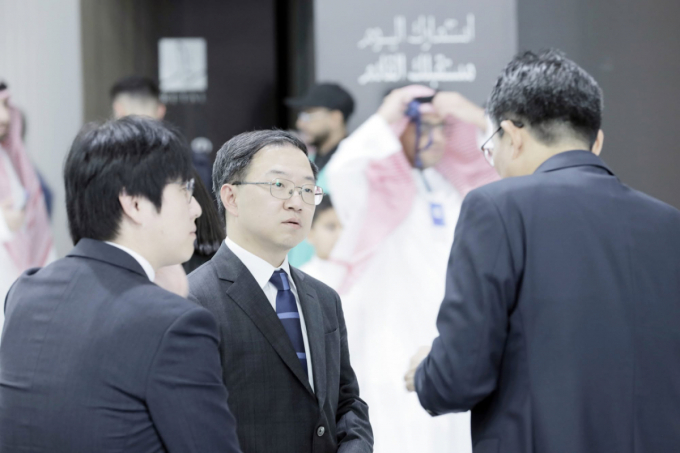 이동수 에이투시스 대표가 2024년 네이버클라우드 재직 시절 사우디아라비아에 방문해 비즈니스 미팅을 진행하고 있다 /사진=이동수 대표 SNS