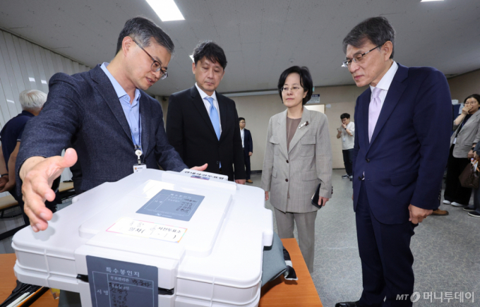 63년 비상근·겸직 관례...선관위원장 '상근화' 논의 재점화