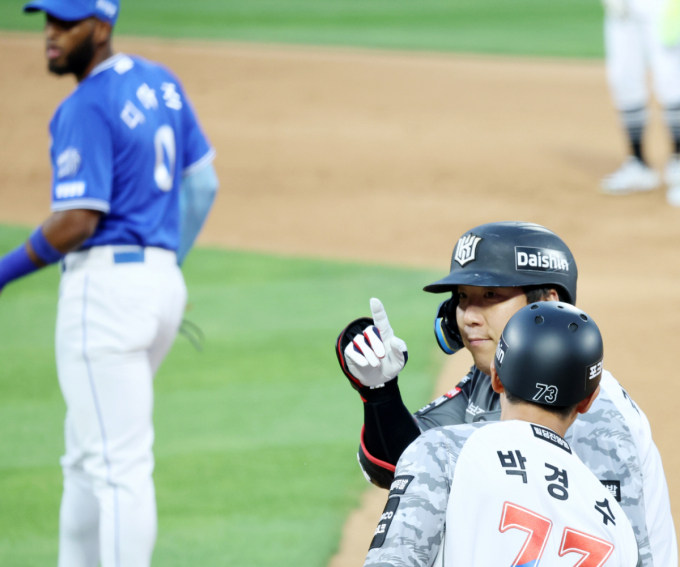[포토]계속 가는거야! '역대3번째 2600안타' 동점타 김현수