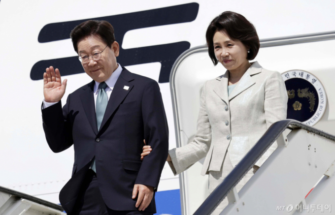 "성공적 방문 되길"…비 그친 뒤 벨기에 땅 밟은 李 대통령, 유럽 일정 '스타트'