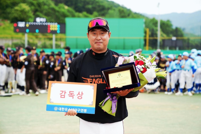 '한화 1차 지명 출신' 사령탑, 전국유소년야구대회 우승... MVP 권태형 "문동주 닮고 싶다"