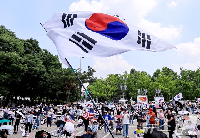 "선수들 수당도 못준다" 잠실 봉쇄 시위에 체육단체 업무 마비... 9개 단체는 호소문 발표