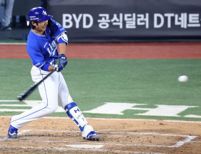 [포토]'역전 찬스였는데'  추격3점홈런 주인공 이재현