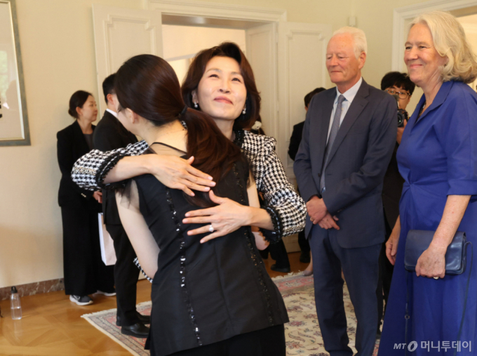 "눈물 억지로 참았다" 김혜경 여사, 벨기에서 K-클래식 음악인 격려
