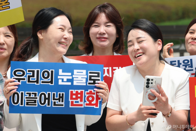 "눈썹문신 시술, 죄 없다" 대법 판결…문신사들 "역사 바뀐 날"