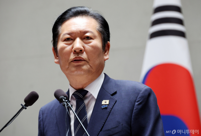 '사퇴론'에 '단결론' 응수한 정청래...연임 도전엔 "알아서 판단하시라"