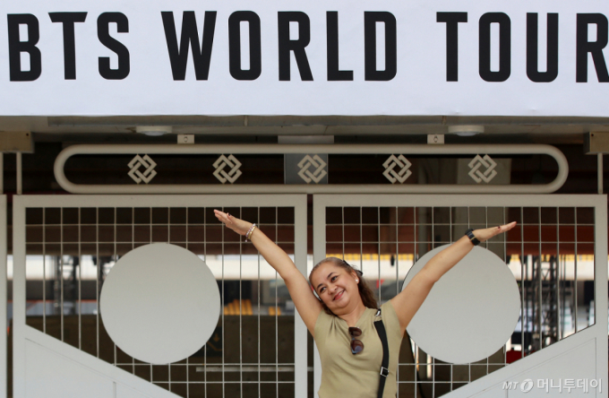 BTS 콘서트 외국인 5만명 온다…법무부, 공항 등에 인력 140명 보강