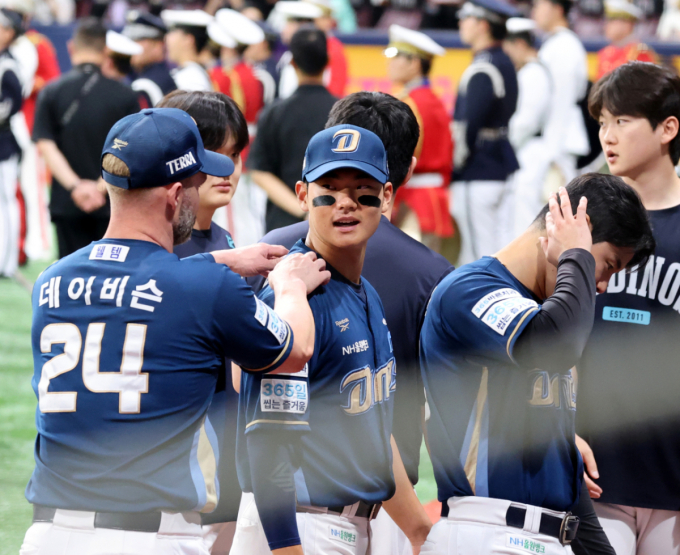 [포토]'국대선발 축하!' 데이비슨