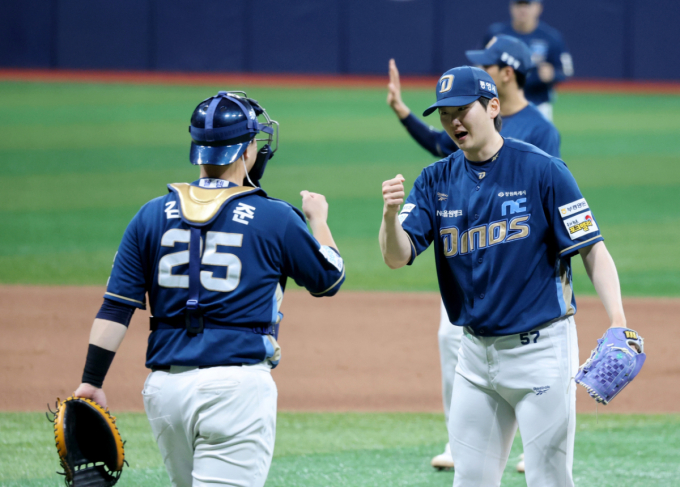 [한번에쓱]고척돔에서 '3-2로 키움에 역전승하며 위닝시리즈' NC다이노스