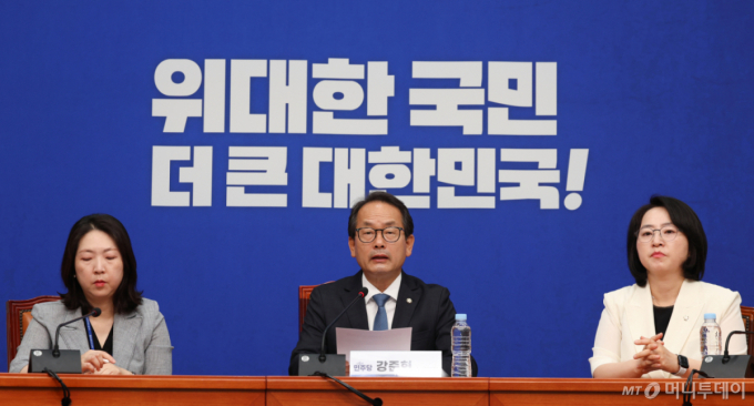 與 대변인 "정청래, 다양한 의견 듣고 거취 숙고 중…입장표명 기다려달라"