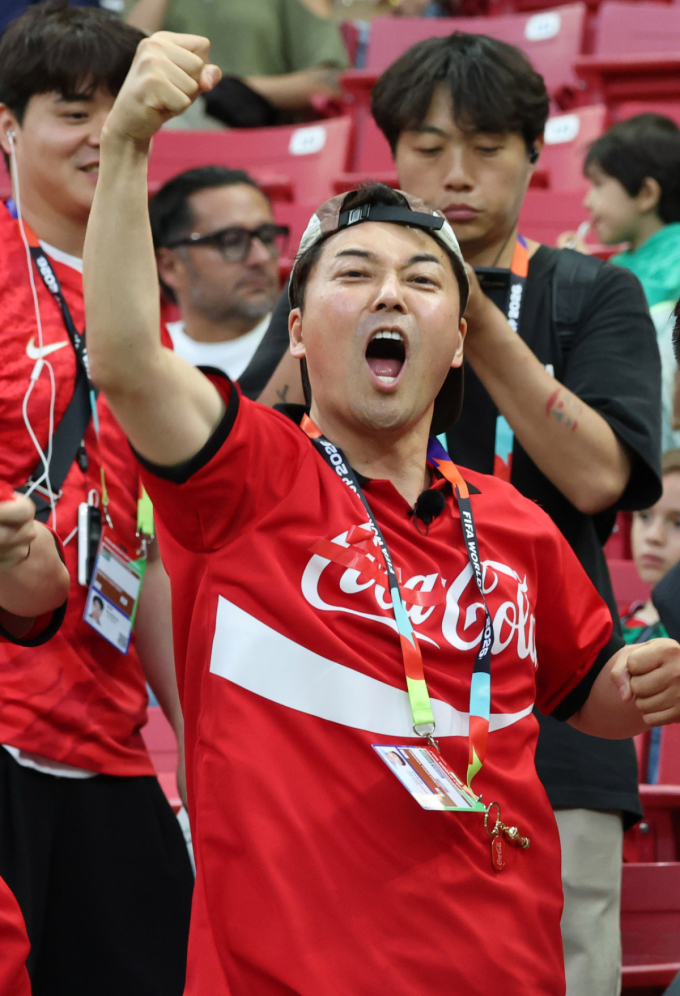 [포토] 전현무 '이겨라 대한민국'