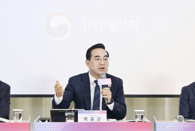 기획처 업무 전반에 AI 도입…박홍근 "AI 역량 강화에 힘써달라"