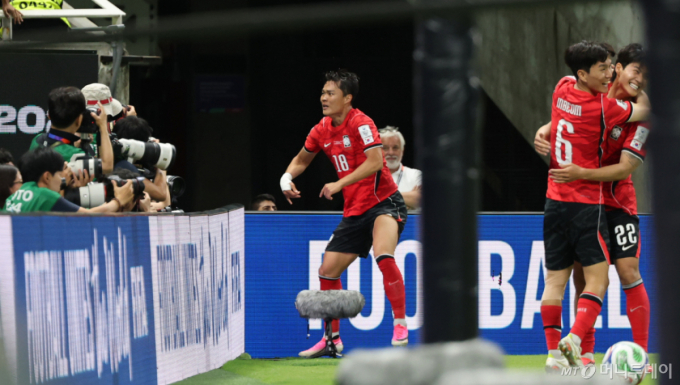 [속보] '후반 교체' 오현규가 해냈다…2-1 역전골 (후반 진행 중)
