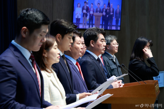 장동혁 "골든 크로스 안보이나" vs 이성권 "자기 공이라 착각하지 마"