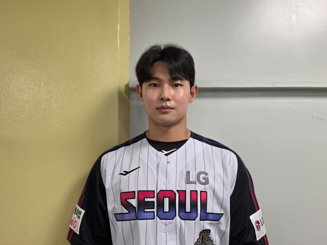 "(문)보경이 형한테 잘해야죠" 158㎞ LG 파이어볼러, 첫 태극마크에 설렘 폭발... 꾸벅 인사도 절로 나왔다 [잠실 현장]