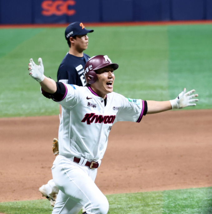 '이용규 음주 쇼크' 키움, 한화에 '1:3→4:3' 짜릿 역전! 사령탑 "어수선해도 수고" 서건창은 노코멘트