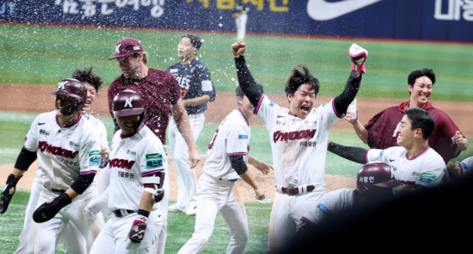 [포토]'서건창을 잡아라!'