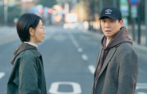 '오십프로' 오정세, 차에 치여 쓰러졌다...목숨 걸고 김신록 구해