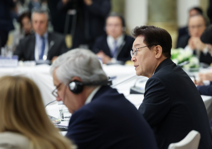 이 대통령, "여당은 책임의 언어에 집중…집권했다면 무한책임"