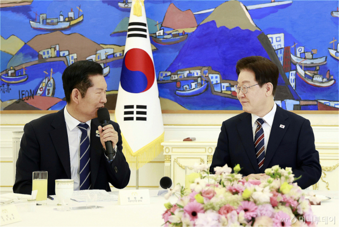 李 대통령 "신념보다 책임" 鄭 직격?…전대 본격화, 당권구도는