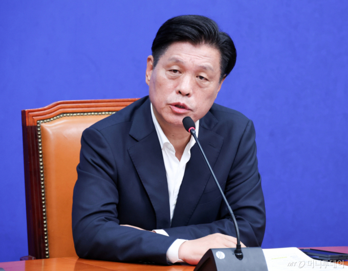 與 "8.17 전당대회 대전서 개최 준비…이르면 26일 '전준위' 구성"