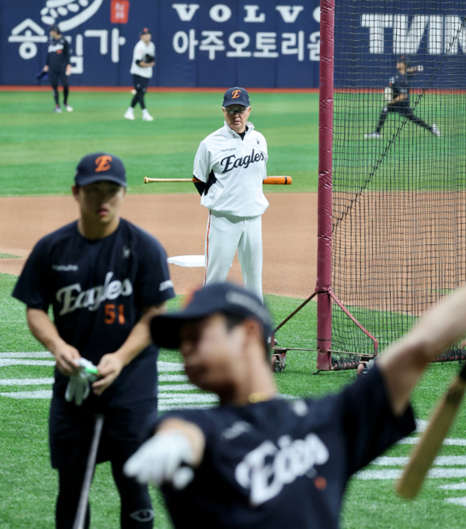 [한번에쓱]'위닝은 안되지만 스윕당하는 건 못참지!' 키움전 준비하는 김경문 감독