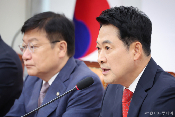 장동혁 거취 분수령?…의원총회 앞둔 국민의힘 지도부 향방은