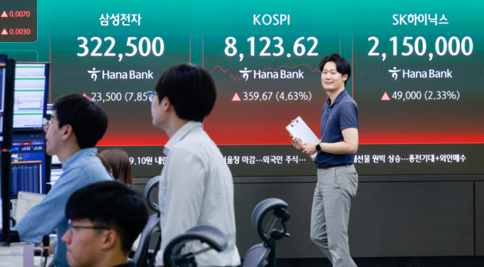 "김 대리 또" 화장실서 한참을...'삼전닉스 2배' 광풍, 부작용도 커졌다