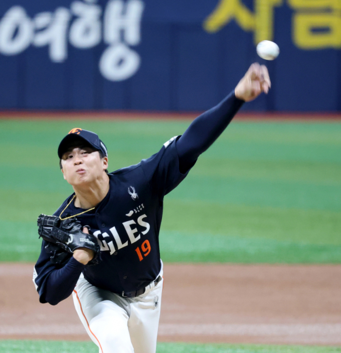 [포토]'혼신의 역투' 한화 왕옌청
