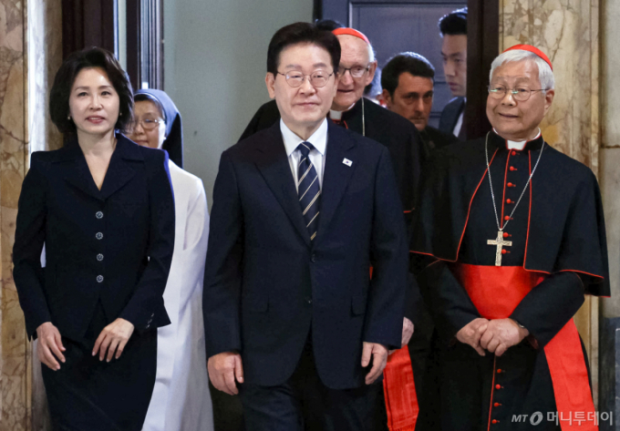 [속보]'바티칸 방문' 이재명 대통령 "남북 연결 소통 통로 닫혔고 불신과 긴장 여전"