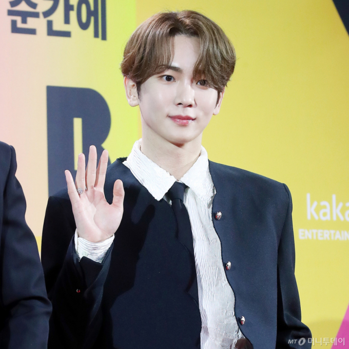 '주사이모 논란' 반년만 복귀…샤이니 키 "또 좋은 모습으로 봐요"