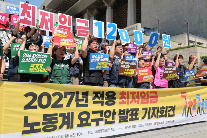 노동계 "내년 최저임금 1만2000원, 플랫폼 노동자도 적용받아야"