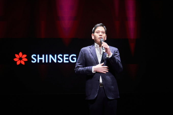 정용진 회장, 역사교육 받는다...스벅 전 점포 27년 만에 조기 영업종료