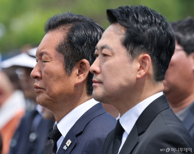 국힘, 지지율 첫 역전에도 내홍, 민주당은 "책임 통감"…여야 모두 긴장