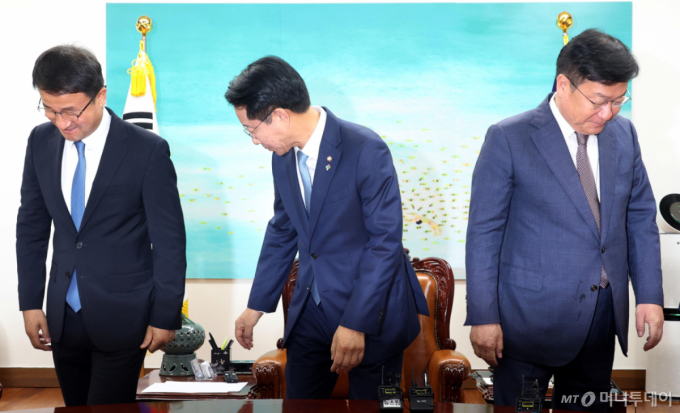 민주·국민의힘 지지율 첫 역전…법사위원장 쟁탈전 변수로