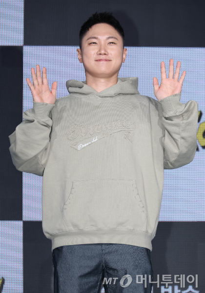 "나도 돈냄새 맡아"…빠니보틀, '연예인 유튜버 저격' 해명