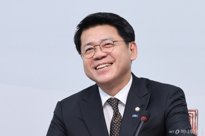 혁신당 새 원내 사령탑에 김준형 만장일치 당선..."정치공학 합당 거부"