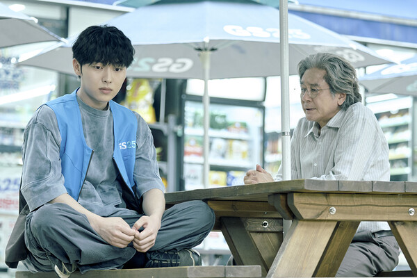 '맨 끝줄 소년' 최민식·최현욱, 뒤틀린 스승과 제자로 강렬 호흡